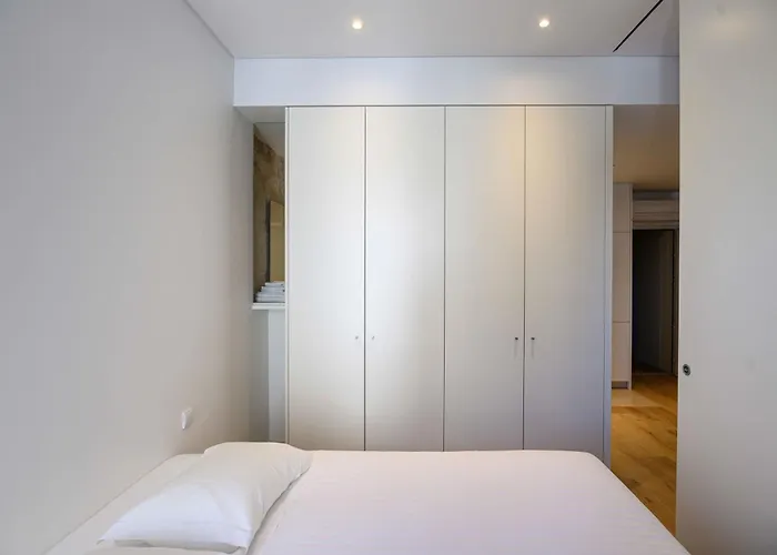 Pause Apartments